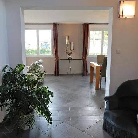 Cosy Vacation Near The Sea * Βερντέν